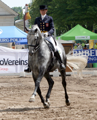 Die Polin Katarzyna Milczarek reitet für Krackow/UER und gewann in Verden mit Ekwador überlegen die Grand-Prix-Kür. Foto: Wego